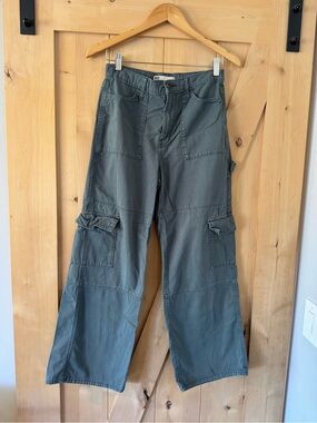 SO high-rise wide-leg cargo pants in a faded blue-gray color. Size S.
